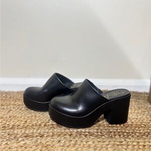 Beach by Matisse Black Platform Mules